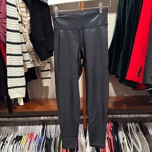 Heroine Sport Marvel Shiny Black Onyx 7/8” Leggings Size Small EUC